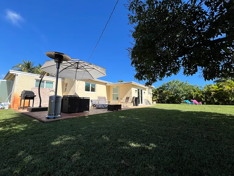 NW 38th Pl — Photo 28