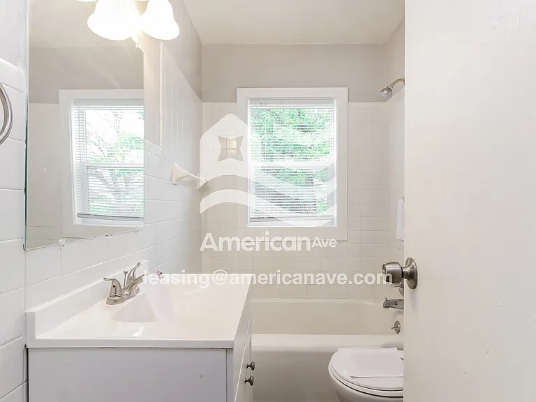 1221692_010_main_bathroom_12699954.jpg
