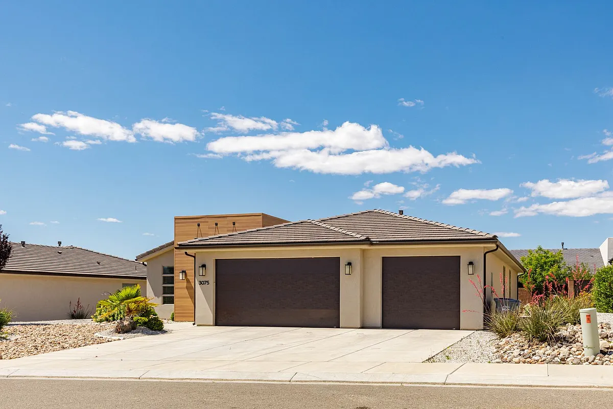 Building Photo - 3075 E Lavatera Dr