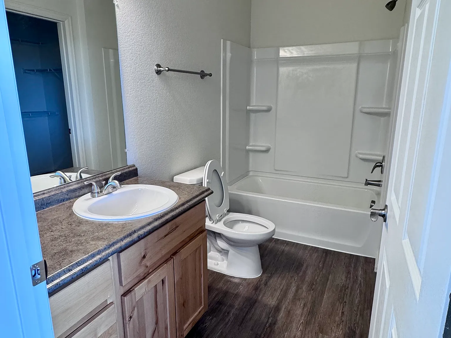 2 bed, 1076 sqft, $1,950 — Photo 1