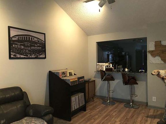 4th image of 105 Castle Ct Unit B