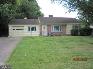 74 Paradise Ln, Ronks, PA 17572