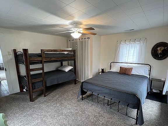 upstairs queen & bunks