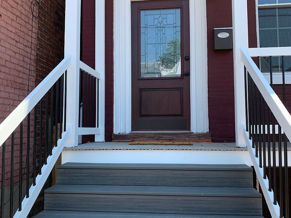 1st image of 1104 W Clay St