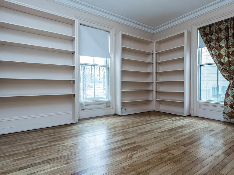 256 Vaughan St #1 — Photo 8