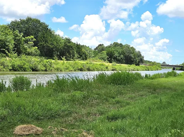 5015 Ghinaudo Rd, Hitchcock, TX 77563