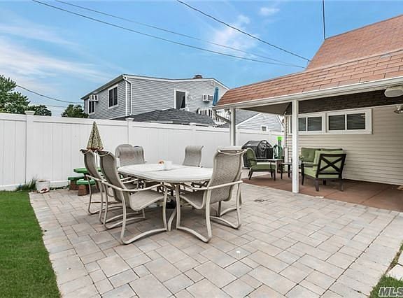 4th image of 107 Sprucewood Dr