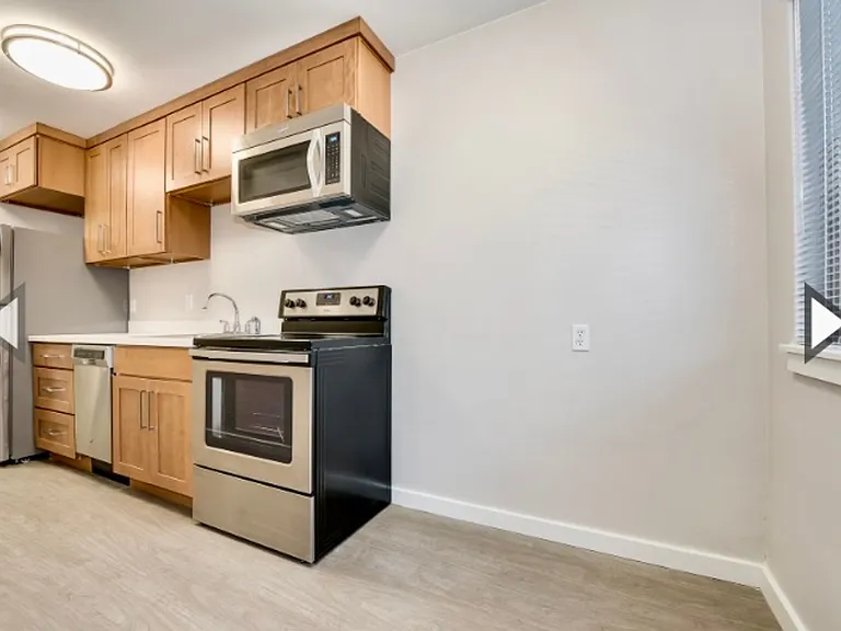 14th Ave Apartments — Photo 13