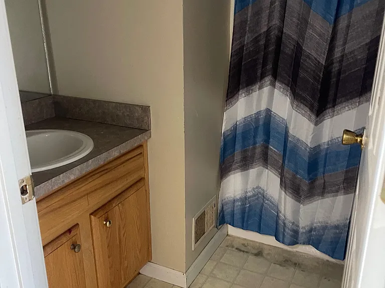 136 E Ashberry Dr — Photo 3