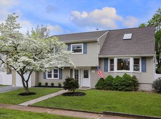 17 Ridge Dr, Hazlet, NJ 07730