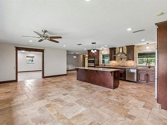 3rd image of 1322 W VOORHIS AVENUE