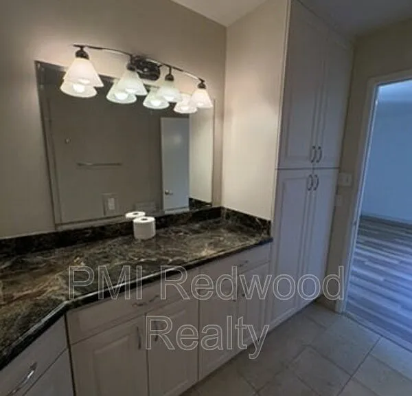 855 15th Ave — Photo 3