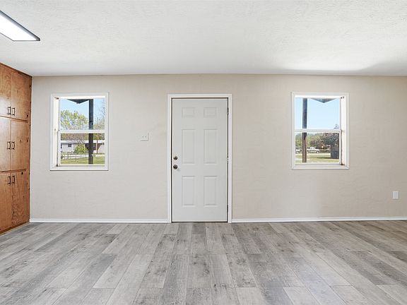 5th image of 556 Oxbow Ct
