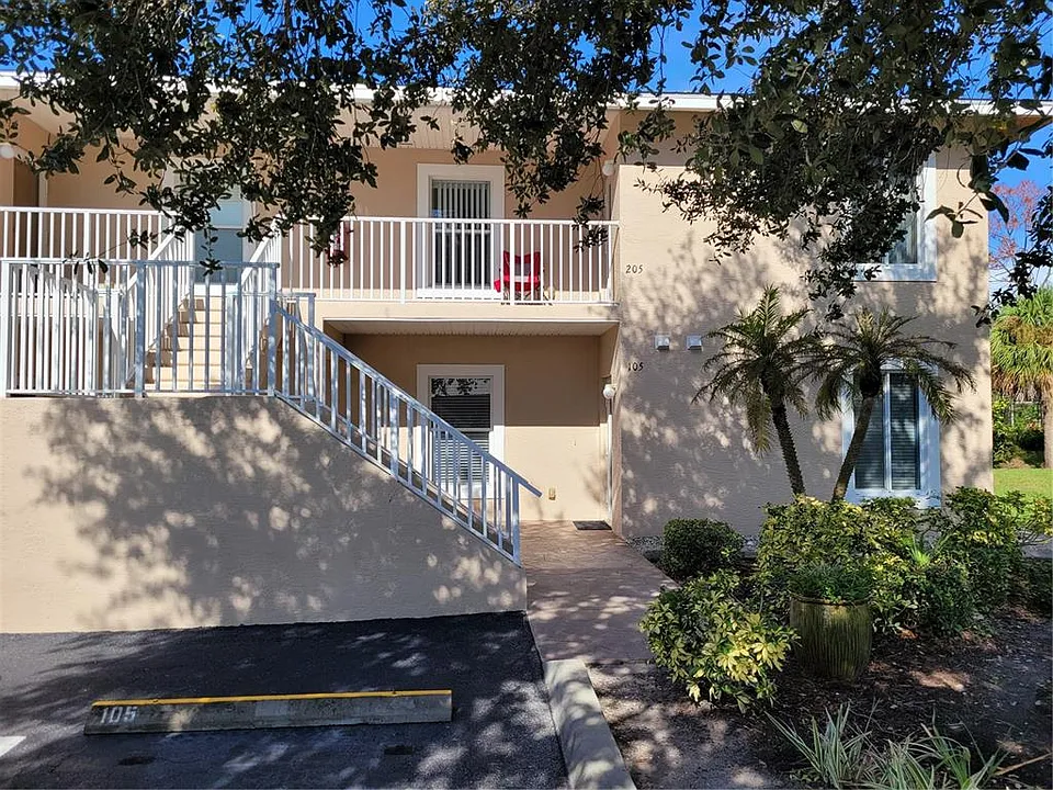 9550 Fiddlers Green Cir #105