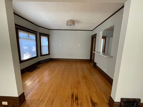 5th image of 1615 22nd Ave NE
