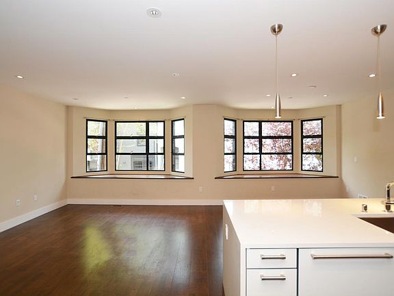 4th image of 277 San Carlos St