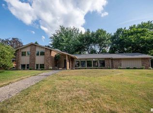 122 W Coventry Ln, Peoria, IL 61614