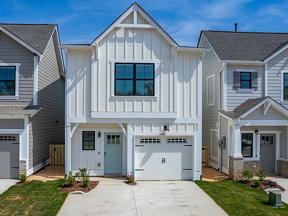 Willow- 3 Bedrooms/2.5 Bathrooms, Garage and Fenced Backyard!
