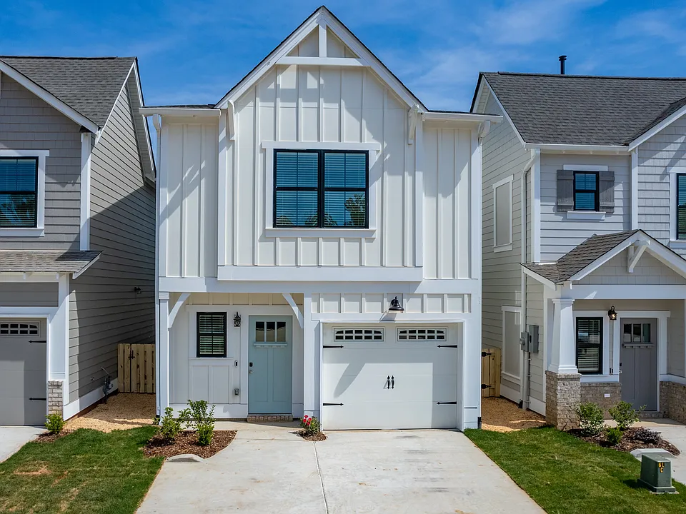 Willow- 3 Bedrooms/2.5 Bathrooms, Garage and Fenced Backyard!