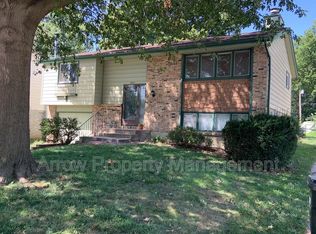 1925 Manor Ct, Lincoln, NE 68506