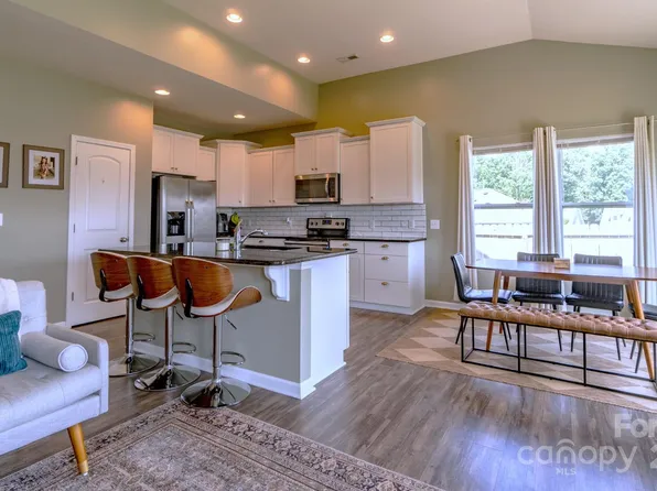 6208 Canyon Trl, Denver, NC 28037