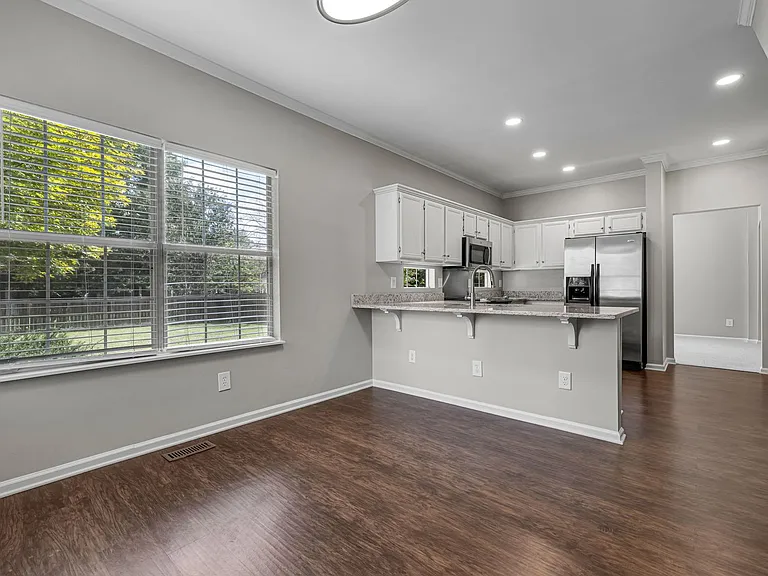 128 Clarendon Cir — Photo 23