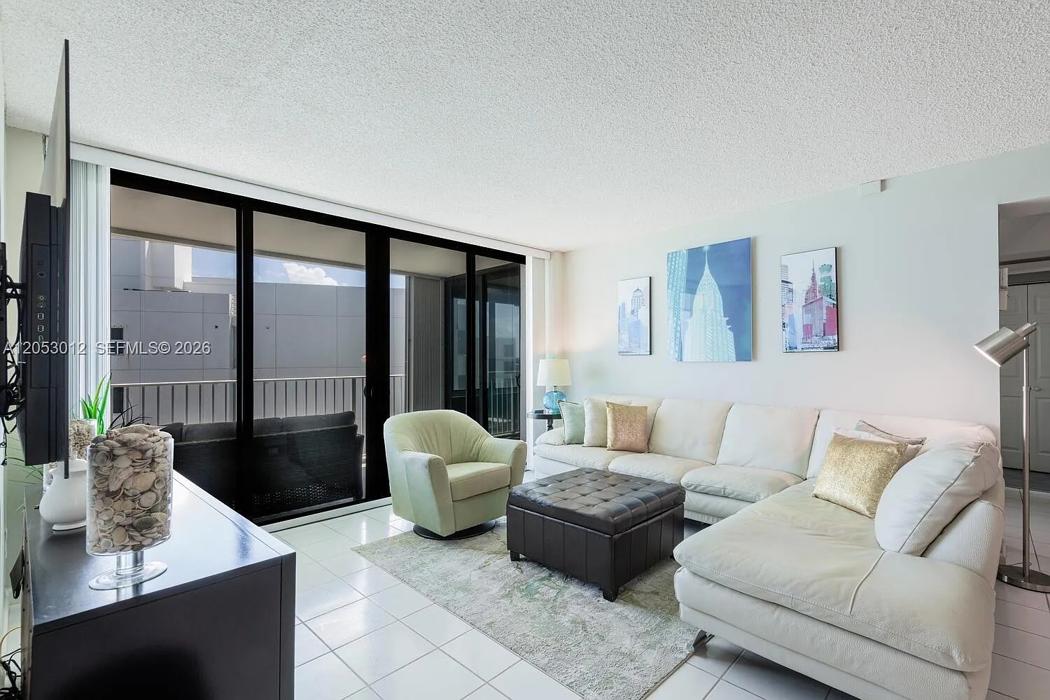 Mayfair House Condo — Photo 3