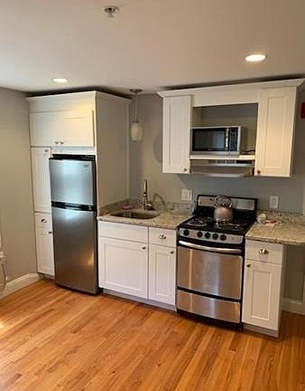 4th image of 11 Charter St #M