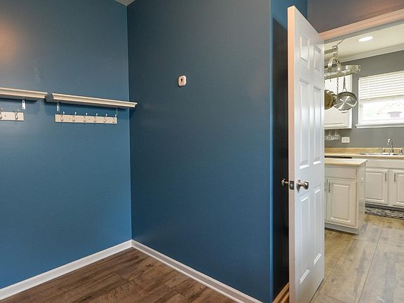 4th image of 213 Scarlet Oak Dr