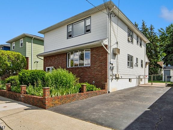 3rd image of 27 Crystal St