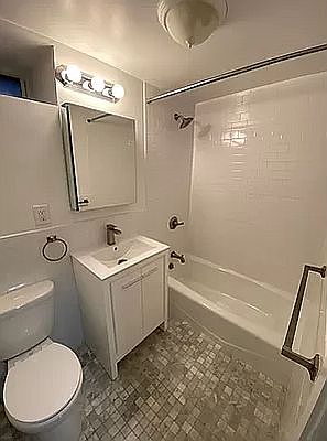 4th image of 119 W 15th St #Gfe
