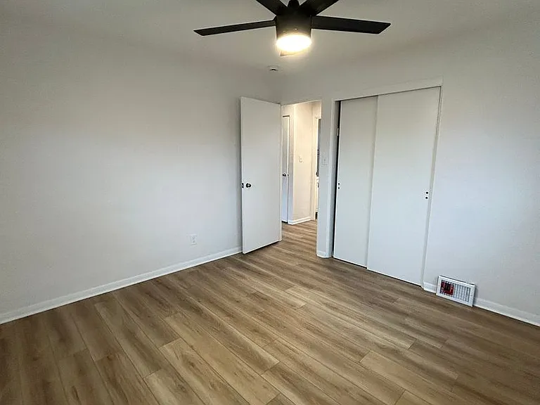 506 Crescent Boulevard Ext — Photo 43