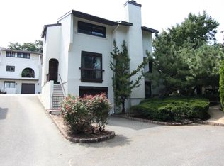 11 Tower Hill Dr, Red Bank, NJ 07701