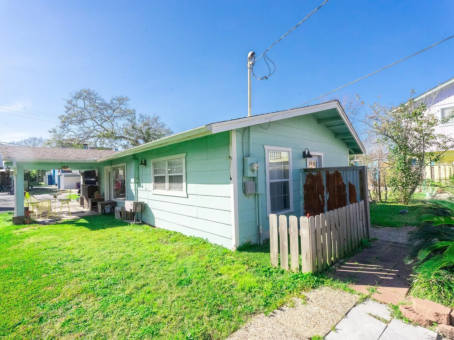 3 bed, 1.0 bath, 1426 sqft, $2,500 — Photo 3