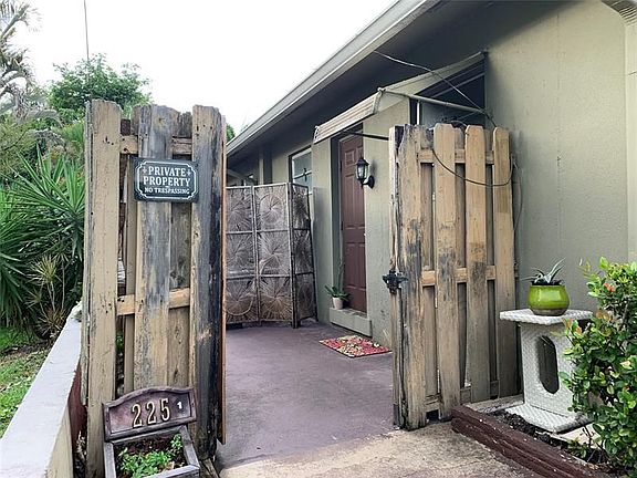4th image of 225 NW 23rd St APT 1