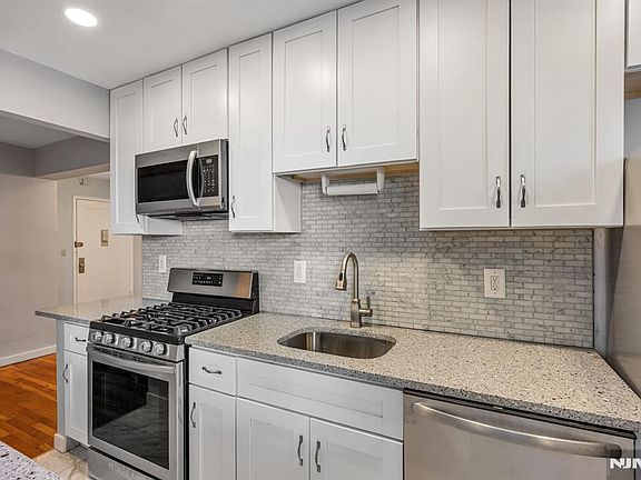 5th image of 8300 Boulevard E #4D