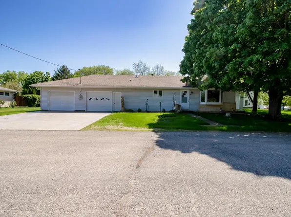 302 2nd St NE, Morristown, MN 55052