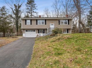 27 Corey Ln, Niantic, CT 06357