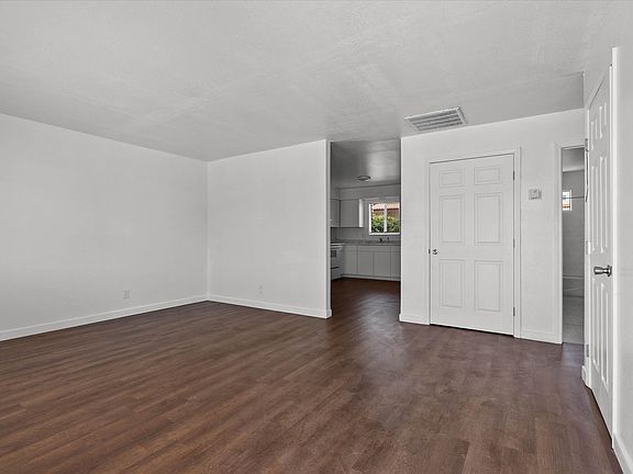 4th image of 3255 Neil Rd APT B