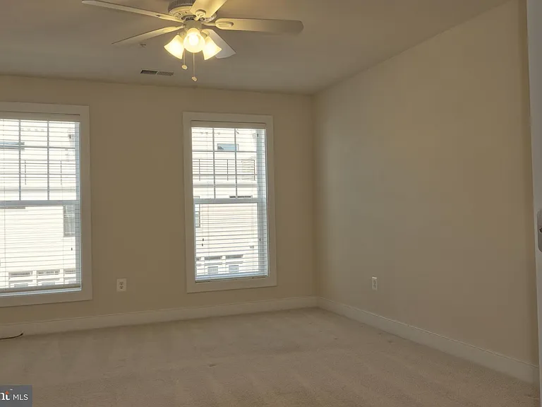 219 Baldwin St — Photo 11