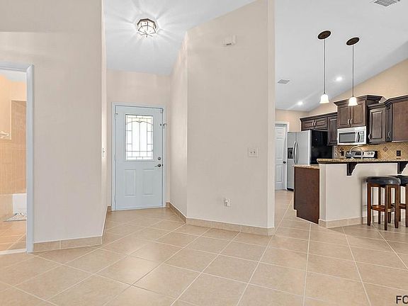 3rd image of 6 Willow Pl