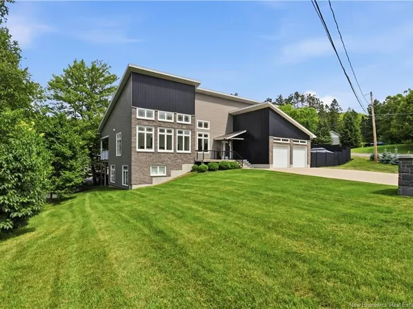 715 Golf Club Rd, Fredericton, NB E3B 7S5
