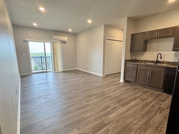 5th image of 2335 Paine St NE #2325-301