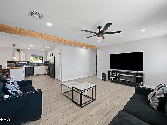 5th image of 1344 E ELLIS Circle