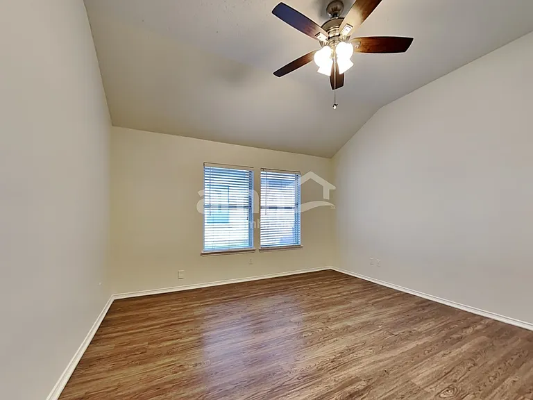 302 Tioga Dr — Photo 9