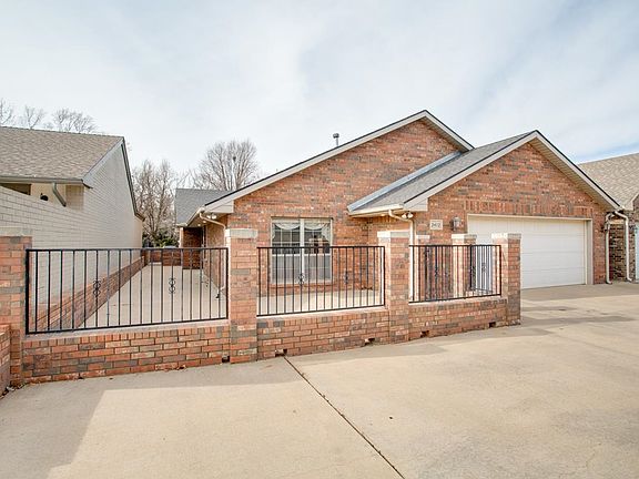5th image of 2412 Sleepy Hollow Dr