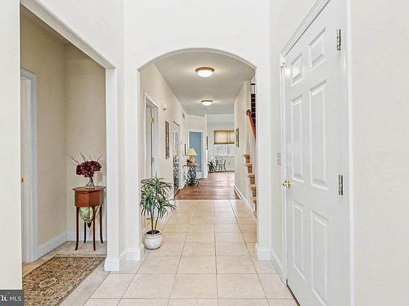 3rd image of 211 Brookridge Ct