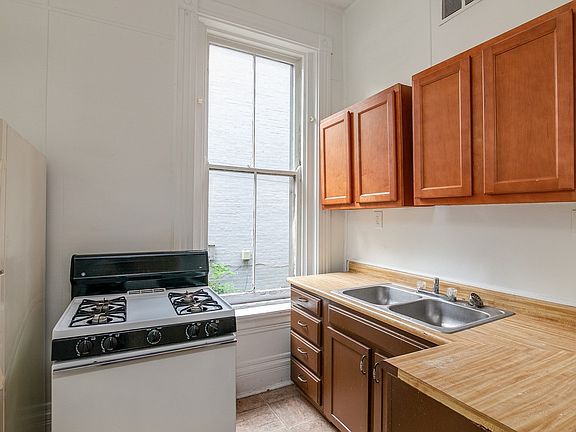 5th image of 2409 W Clifton Ave APT 1