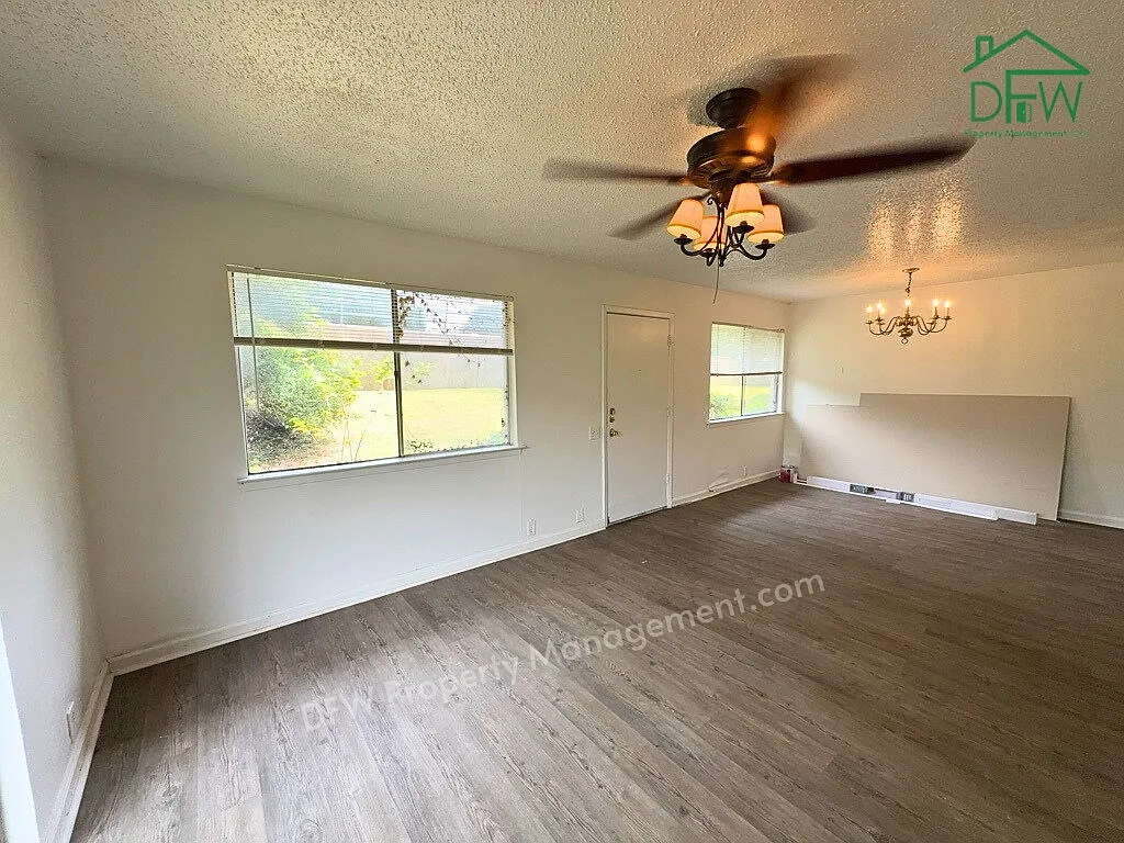 3 bed, 2.0 bath, 1150 sqft, $1,695 — Photo 3