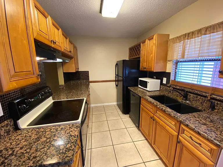 1605 Shady Ridge Ct — Photo 8